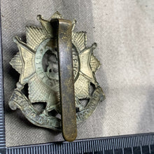 Load image into Gallery viewer, Original WW2 British Army Bedfordshire &amp; Hertfordshire Regiment Cap Badge
