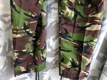 Lade das Bild in den Galerie-Viewer, Size 75/84/100 - Vintage British Army DPM Lightweight Combat Trousers
