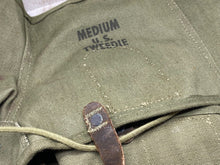 Load image into Gallery viewer, WW2 US Army Mountain Troops Mountain Division Ski Gaiters Olive - Medium Tweedie
