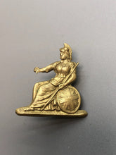 Lade das Bild in den Galerie-Viewer, Original British Army WW2 Collar Badge - Norfolk Regiment
