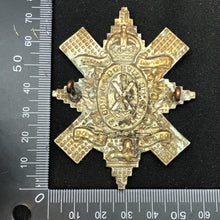 Load image into Gallery viewer, Original WW2 British Army Cap Badge - The Royal Highlanders - Black Watch - The Militaria Shop
