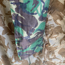 Charger l&#39;image dans la galerie, British Army DPM Camouflaged Temperate Trousers - 80/80/96 - Vintage Clothing
