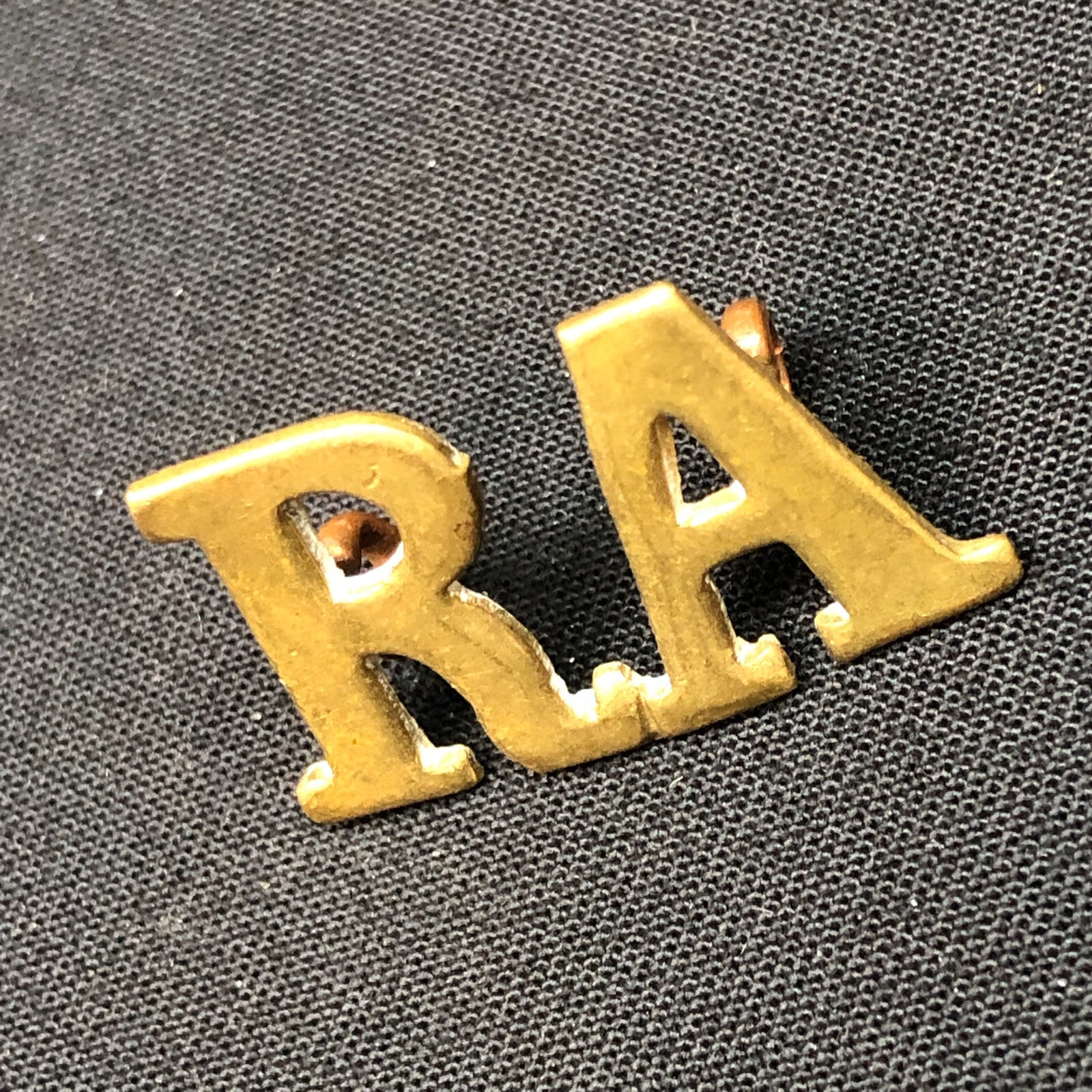 Original WW1/WW2 British Army RA Royal Artillery Shoulder Title - The Militaria Shop