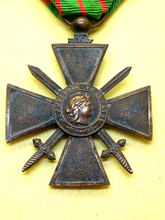 Load image into Gallery viewer, Original WW1 French Croix du Guerre Medal - 1914 - 1917 with Ribbon
