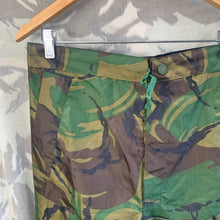 Lade das Bild in den Galerie-Viewer, Genuine British Army DPM Camouflaged Rain Trousers Waterproof PVC - Size 70/80
