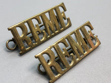 Load image into Gallery viewer, Original British Army WW2 Pair of REME Mechanical Engineers Shoulder Titles
