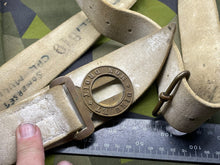 Charger l&#39;image dans la galerie, Original British Army Buff White Leather Belt - Somerset LI TA Marked- 36&quot; Waist - The Militaria Shop
