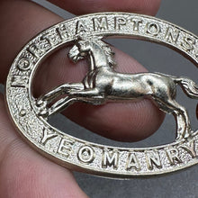 Charger l&#39;image dans la galerie, Northamptonshire Yeomanry - British Army Cap Badge
