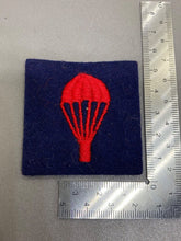 Load image into Gallery viewer, Original British Army Paratrooper&#39;s &#39;Light Bulk&#39; Parachute Qualification Badge
