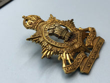 Load image into Gallery viewer, Genuine WW2 Royal Regiment of Canada Cap Badge - Kings Crown
