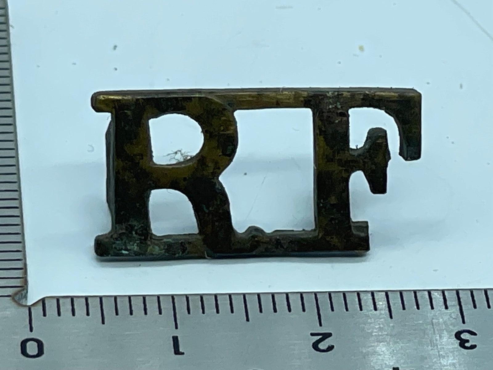 Original WW1 British Army Royal Fusiliers Regiment RF Shoulder Title - The Militaria Shop