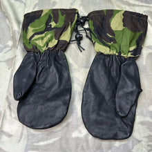 Lade das Bild in den Galerie-Viewer, Genuine British Army Woodland DPM Extreme Cold Inner Mitten Gloves - LARGE
