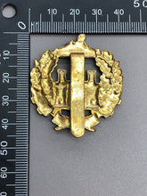 Lade das Bild in den Galerie-Viewer, Original WW2 British Army The Essex Regiment Cap Badge
