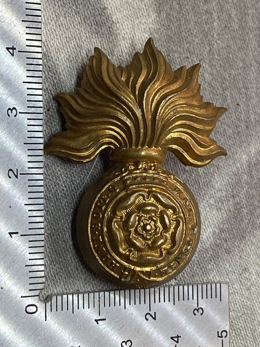 Original WW1 / WW2 British Army Fusiliers - Victorian Variation - Cap Badge