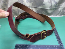 Lade das Bild in den Galerie-Viewer, Original British Army WW1 / WW2 Officer&#39;s Sam Browne Belt with Cross Strap - 36&quot;
