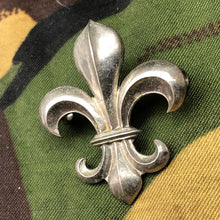 Load image into Gallery viewer, Original British Army WW2 Collar Badge - Manchester Regiment - The Militaria Shop
