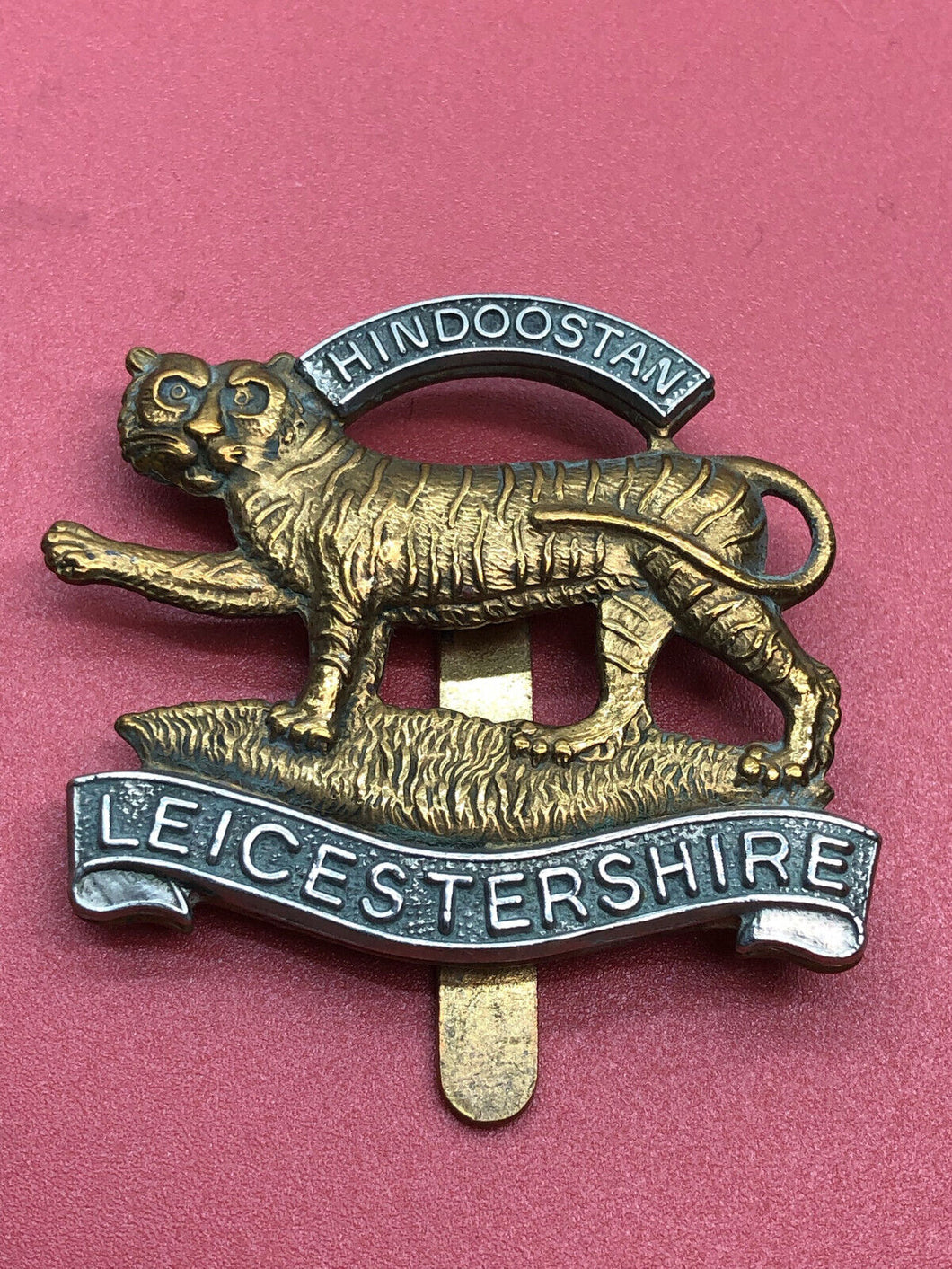 Original WW2 British Army Leicestershire Regiment Cap Badge