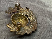 Load image into Gallery viewer, Original WW1 / WW2 British Army Royal Marines Collar Badge
