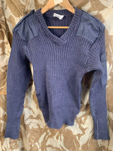 Lade das Bild in den Galerie-Viewer, Genuine British RAF Man&#39;s Heavy Jersey Olive Drab Pull Over - Size 100cm Chest
