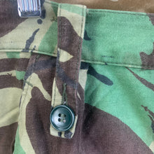 Lade das Bild in den Galerie-Viewer, Early Original British Army Jungle DPM Camouflaged Combat Trousers - 76/80/96
