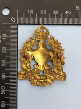 Charger l&#39;image dans la galerie, Genuine WW2 Canadian Army Le Régiment de Maisonneuve Cap Badge
