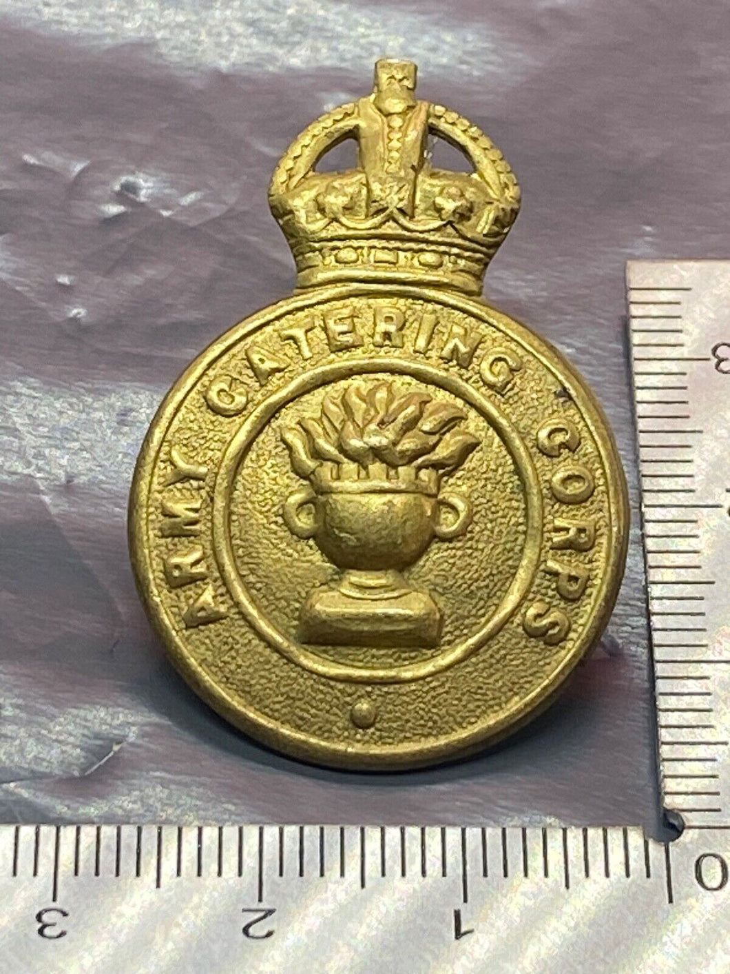 Original British Army WW1 / WW2 - Army Catering Corps Cap / Collar Badge