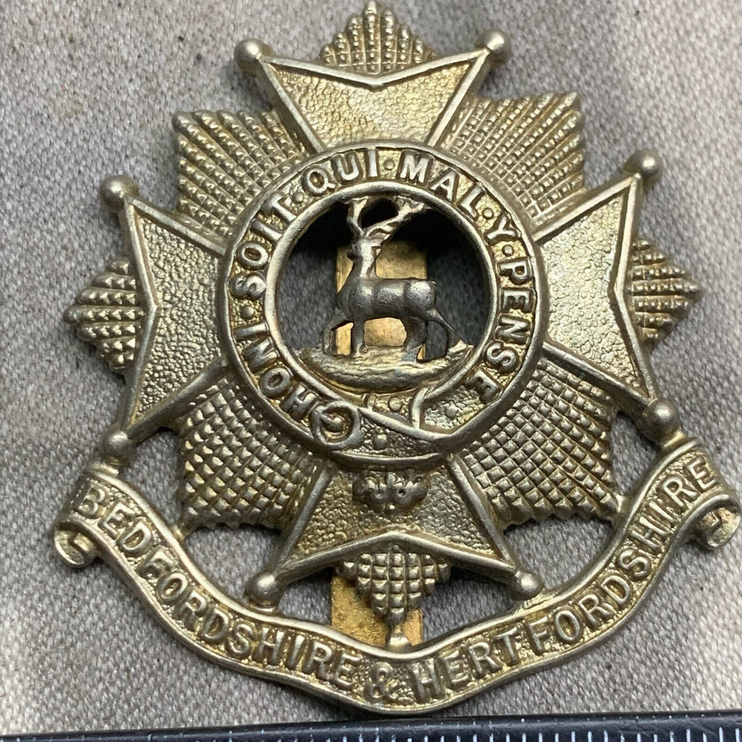 Original WW2 British Army Bedfordshire & Hertfordshire Regiment Cap Badge