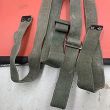 Charger l&#39;image dans la galerie, British Army WW2 Original Set of 44 Pattern Shoulder Straps / Cross Straps
