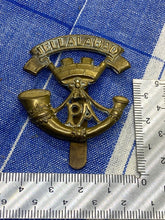 Load image into Gallery viewer, Original WW1 / WW2 British Army Somerset Regiment Cap Badge
