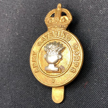 Charger l&#39;image dans la galerie, Genuine WW2 British Army Brass Cap Badge - Army Catering Corps - The Militaria Shop

