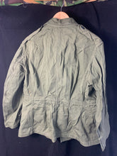 Charger l&#39;image dans la galerie, Genuine British Army 1960s Jacket Overall - 43&quot; Chest
