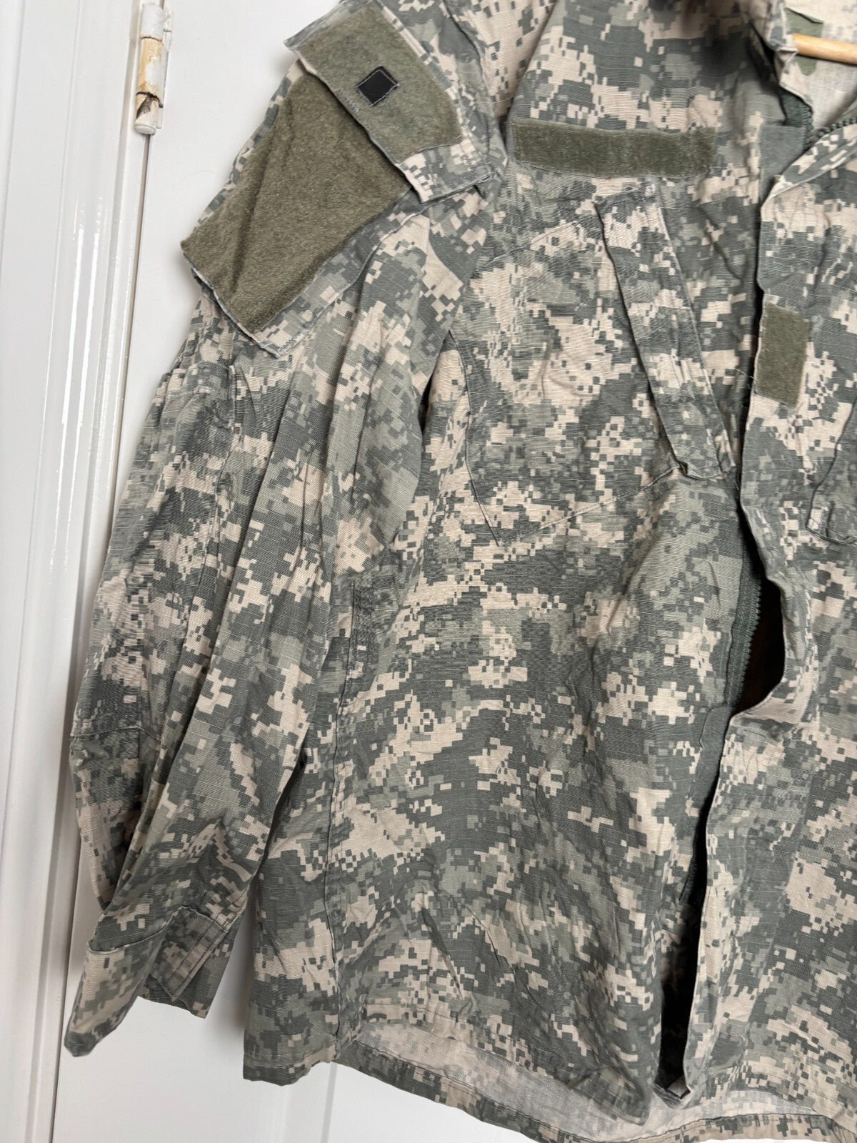 Surplus US Army ACU Combat Uniform Jacket -Size Medium-Regular - The Militaria Shop