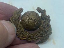 Lade das Bild in den Galerie-Viewer, Original WW1 / WW&#39;2 British Army Royal Marines Brass Collar Badges
