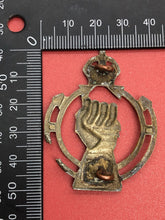 Load image into Gallery viewer, Original WW2 British Army Royal Armoured Corps Cap Badge
