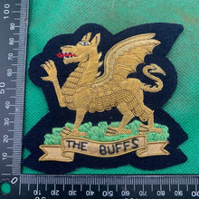 Lade das Bild in den Galerie-Viewer, British Army Bullion Embroidered Blazer Badge - Royal East Kent Regiment - Buffs
