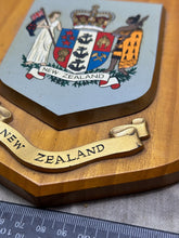 Lade das Bild in den Galerie-Viewer, Vintage New Zealand Coat of Arms Wooden Wall Plaque
