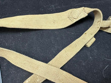 Charger l&#39;image dans la galerie, Original British Army WW2 37 Pattern Telephone Shoulder Strap Webbing - 46&quot; Long
