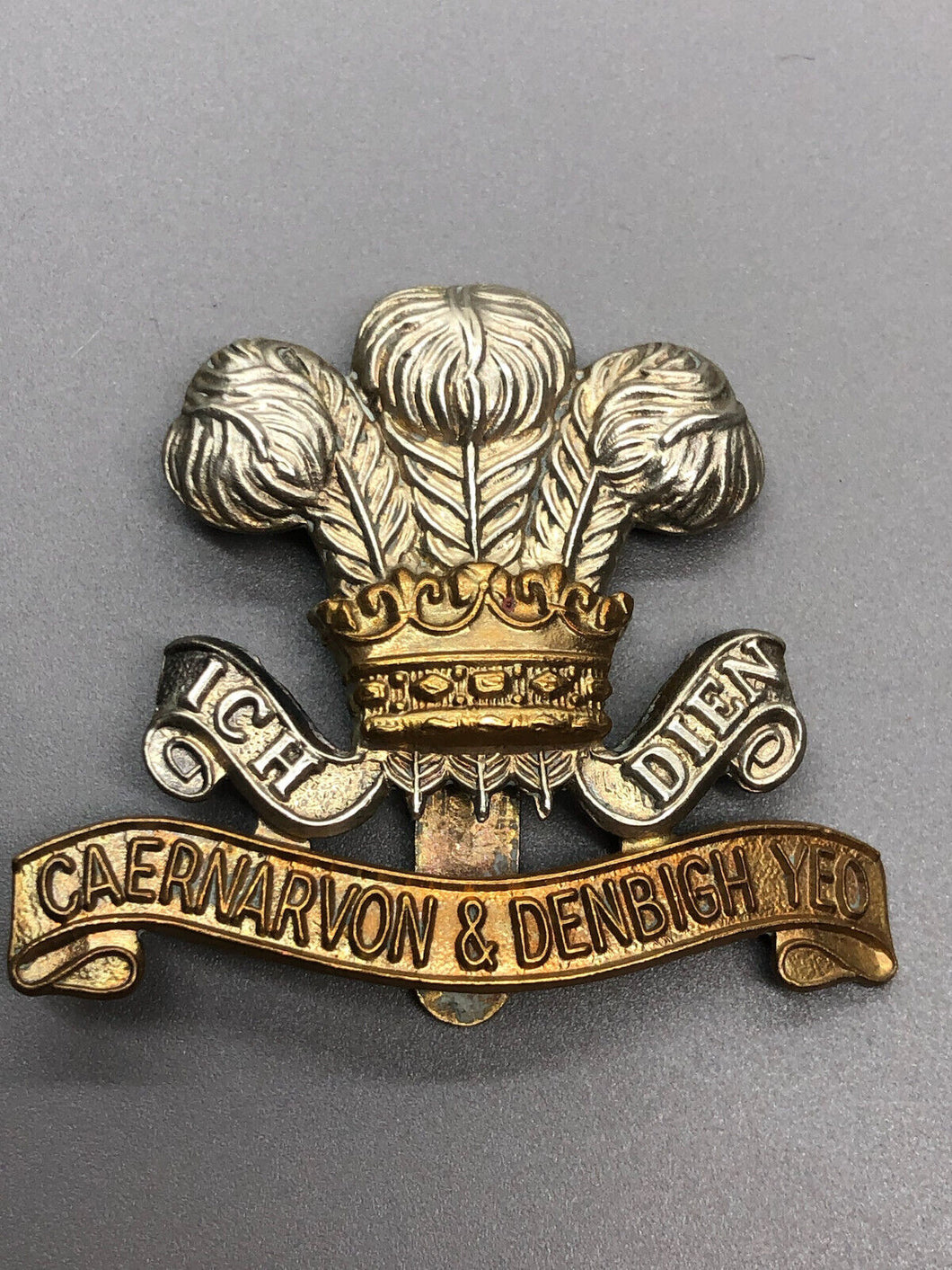 Original WW2 British Army Caernarvon & Denbigh Yeomanry Cap Badge