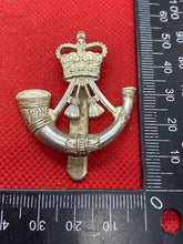 Charger l&#39;image dans la galerie, British Army Queen&#39;s Crown Light Infantry Cap Badge
