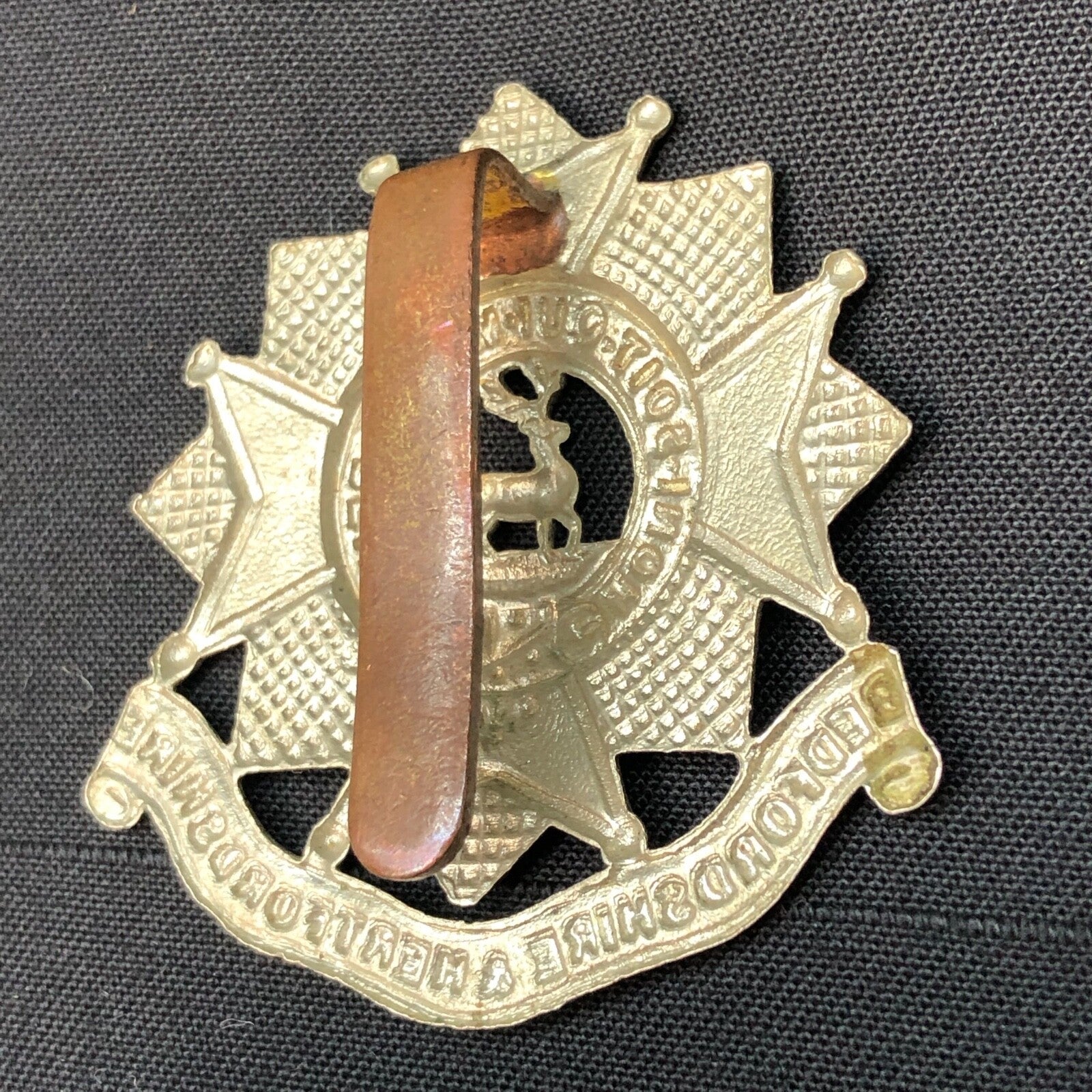 Original WW1 / WW2 British Army Bedfordshire & Hertfordshire Regiment Cap Badge - The Militaria Shop