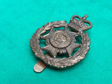 Charger l&#39;image dans la galerie, Genuine British Army Radnor Home Guard Queen&#39;s Crown Cap Badge
