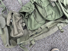 Charger l&#39;image dans la galerie, Original British Army 58 Pattern Webbing Rig Set Up - Belt, Pouches, Roll
