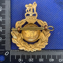 Charger l&#39;image dans la galerie, Genuine British Royal Navy Royal Marines Cap Badge
