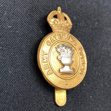 Charger l&#39;image dans la galerie, Genuine WW2 British Army Brass Cap Badge - Army Catering Corps - The Militaria Shop
