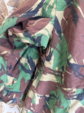 Lade das Bild in den Galerie-Viewer, Genuine British Army 1968 Pattern DPM Combat Smock - Size 1 - 40&quot; Chest
