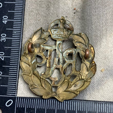 Load image into Gallery viewer, Original WW2 British Royal Air Force RAF Cap Badge
