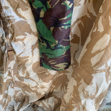 Charger l&#39;image dans la galerie, British Army DPM Camouflaged Temperate Trousers - 82/80/96 - Vintage Clothing
