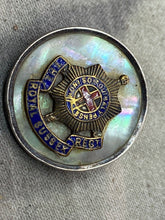Charger l&#39;image dans la galerie, British Army The Royal Sussex Regiment Sweetheart Brooch - Mother of Pearl
