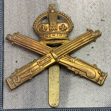 Load image into Gallery viewer, Original WW1 British Army Machine Gun Corps Cap Badge
