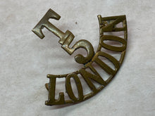 Charger l&#39;image dans la galerie, Original WW1 British Army 5th London Territorial Battalion Brass Shoulder Title
